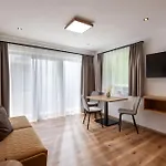 Gaestehaus Schneeberger Apart Otel Mayrhofen