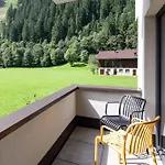 Gaestehaus Schneeberger Apart Otel