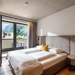 Gaestehaus Schneeberger Apart Otel Mayrhofen
