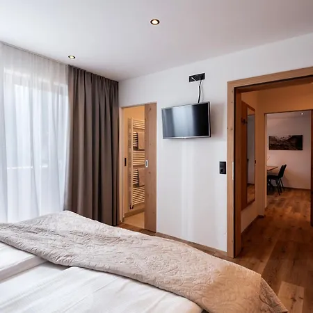 Ξενοδοχείο με διαμερίσματα Gaestehaus Schneeberger 3*