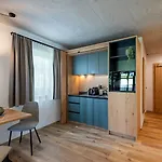 Gaestehaus Schneeberger Апарт-отель Майрхофен
